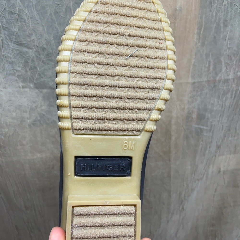 Tommy Hilfiger Snow Boots - Picture 4 of 9